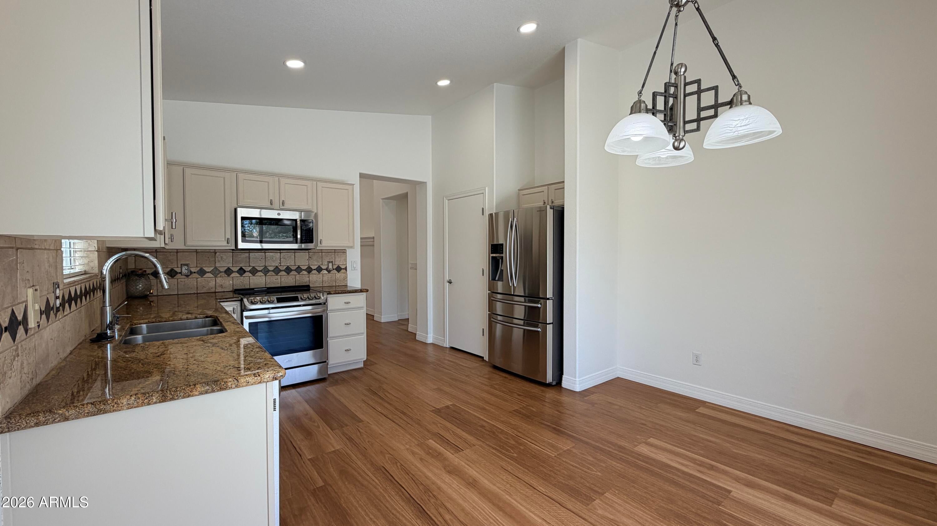 3 S Laveen Place