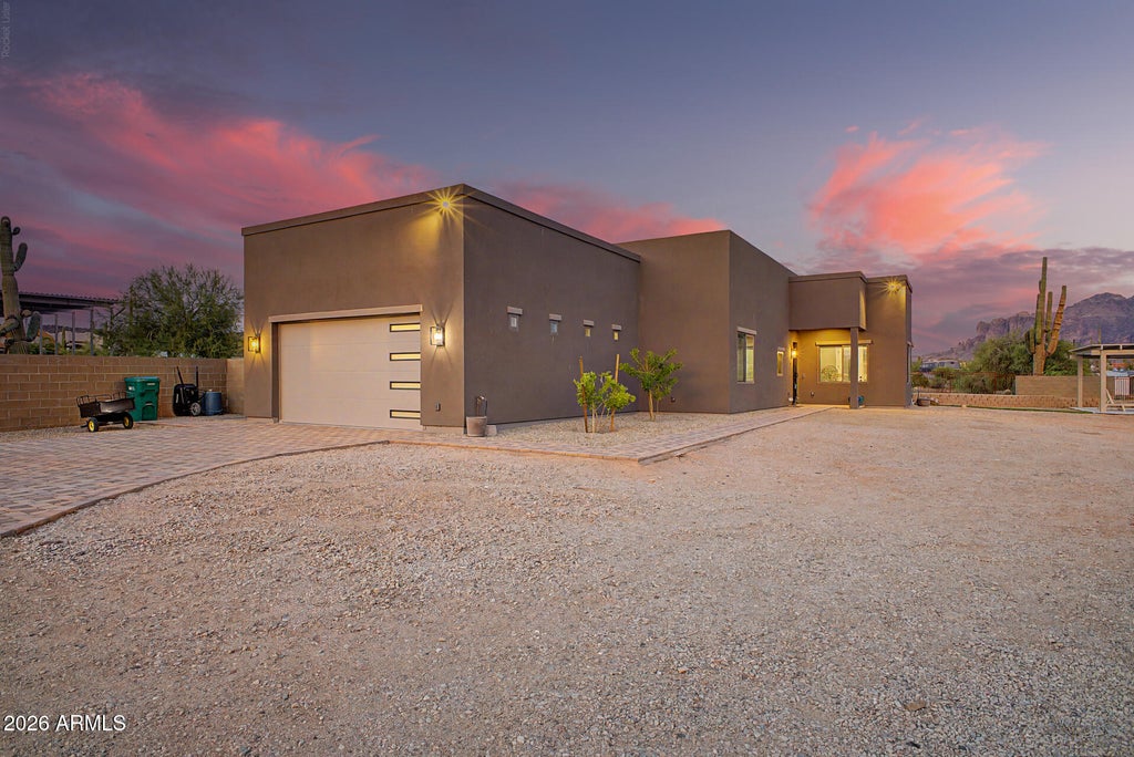 Photo of 4921 N Wolverine Pass Road, Apache Junction, AZ 85119 (MLS # 7070324)