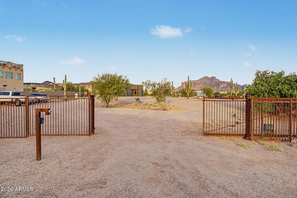 Photo of 4921 N Wolverine Pass Road, Apache Junction, AZ 85119 (MLS # 7070324)
