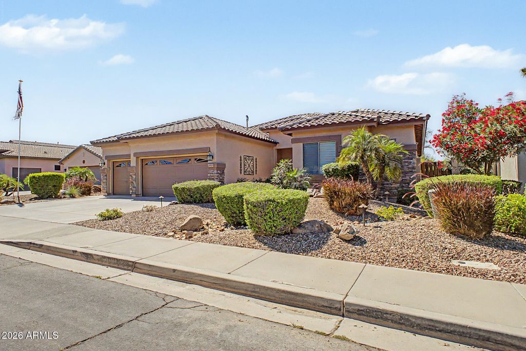 Photo of 3915 E Meadowview Drive, Gilbert, AZ 85298 (MLS # 7014377)