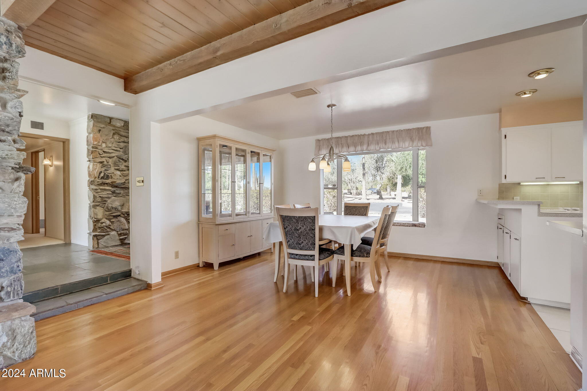ROLLING HILLS - Residential