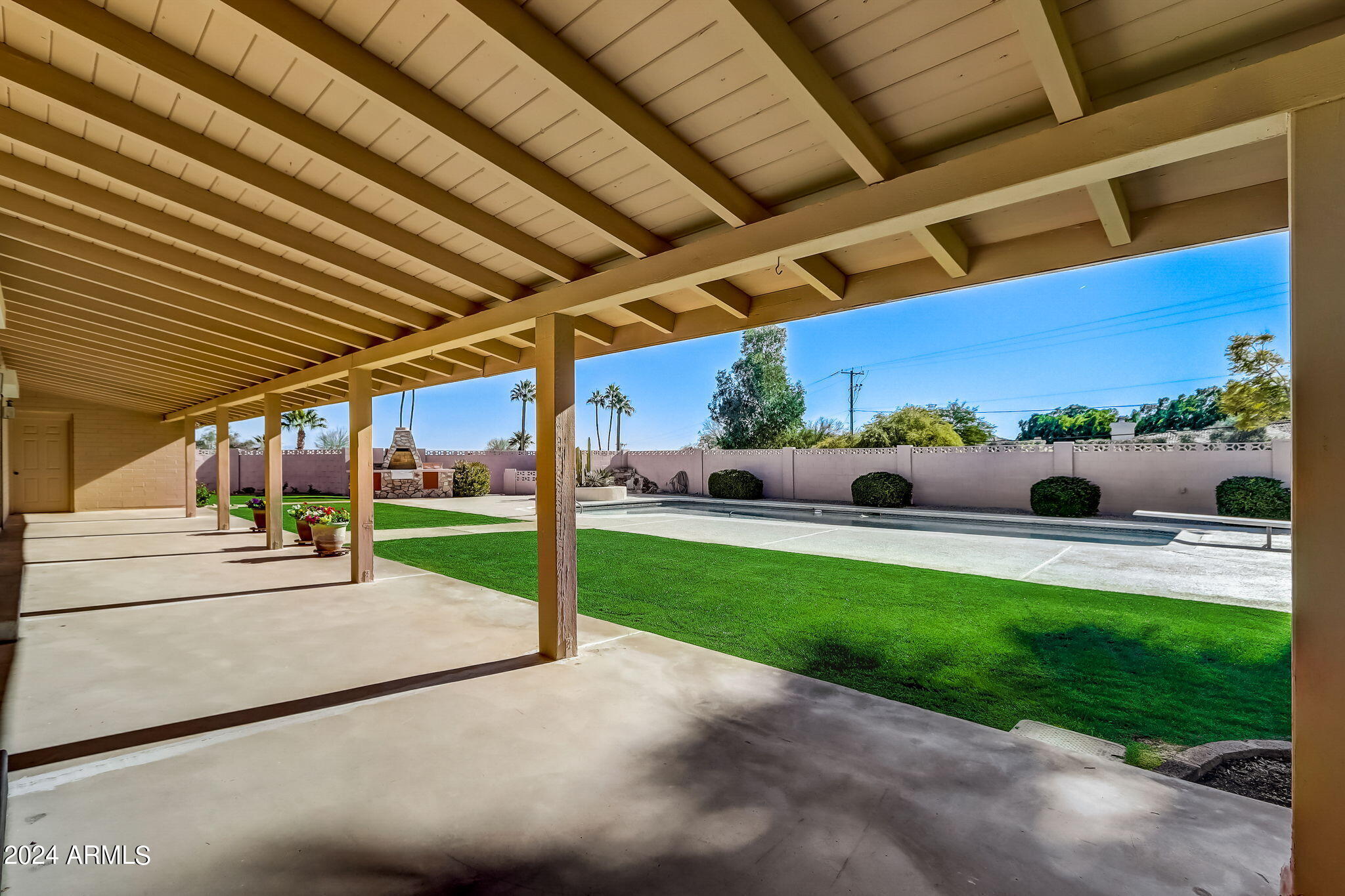 ROLLING HILLS - Residential