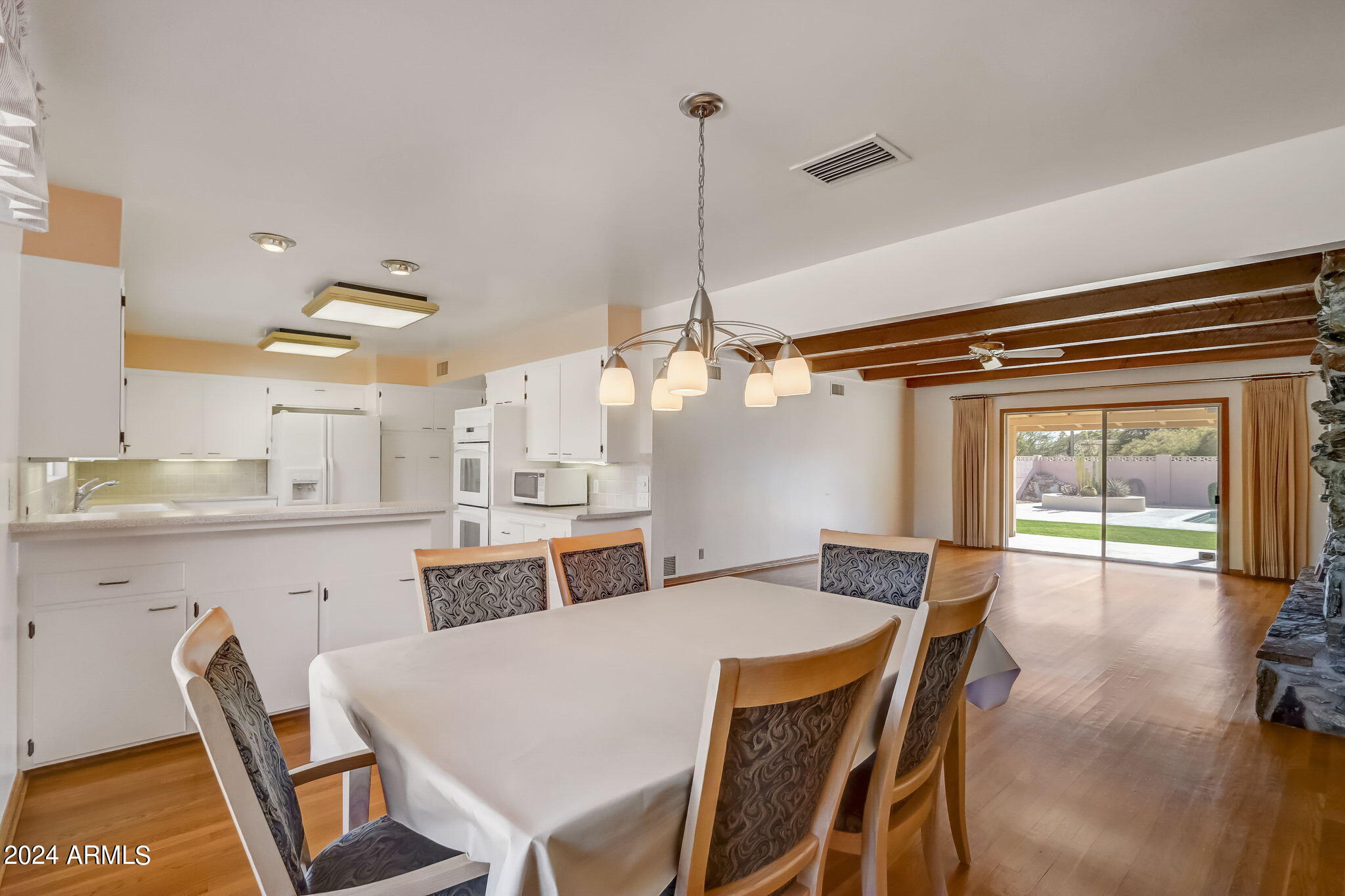 ROLLING HILLS - Residential