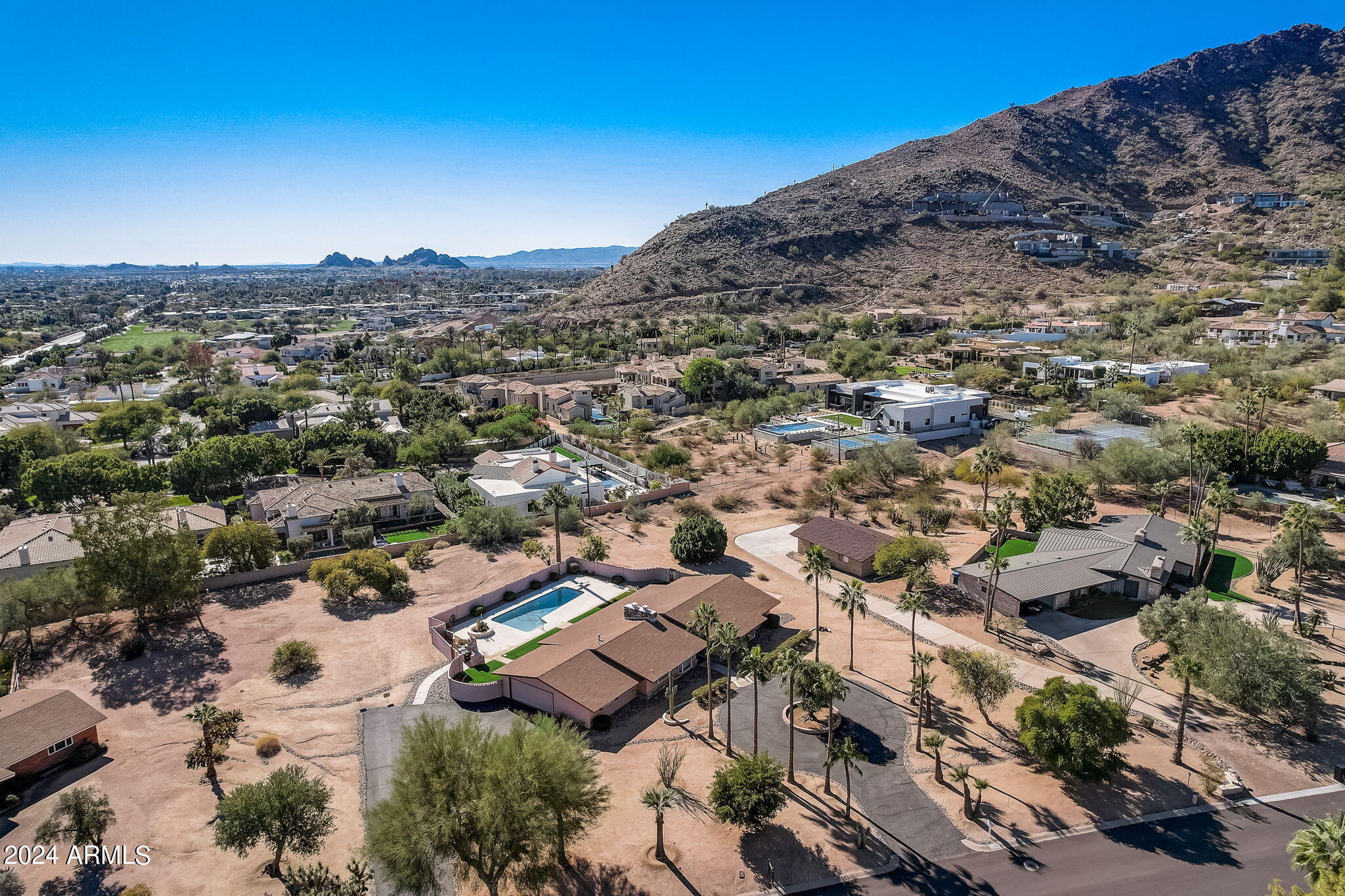 ROLLING HILLS - Residential