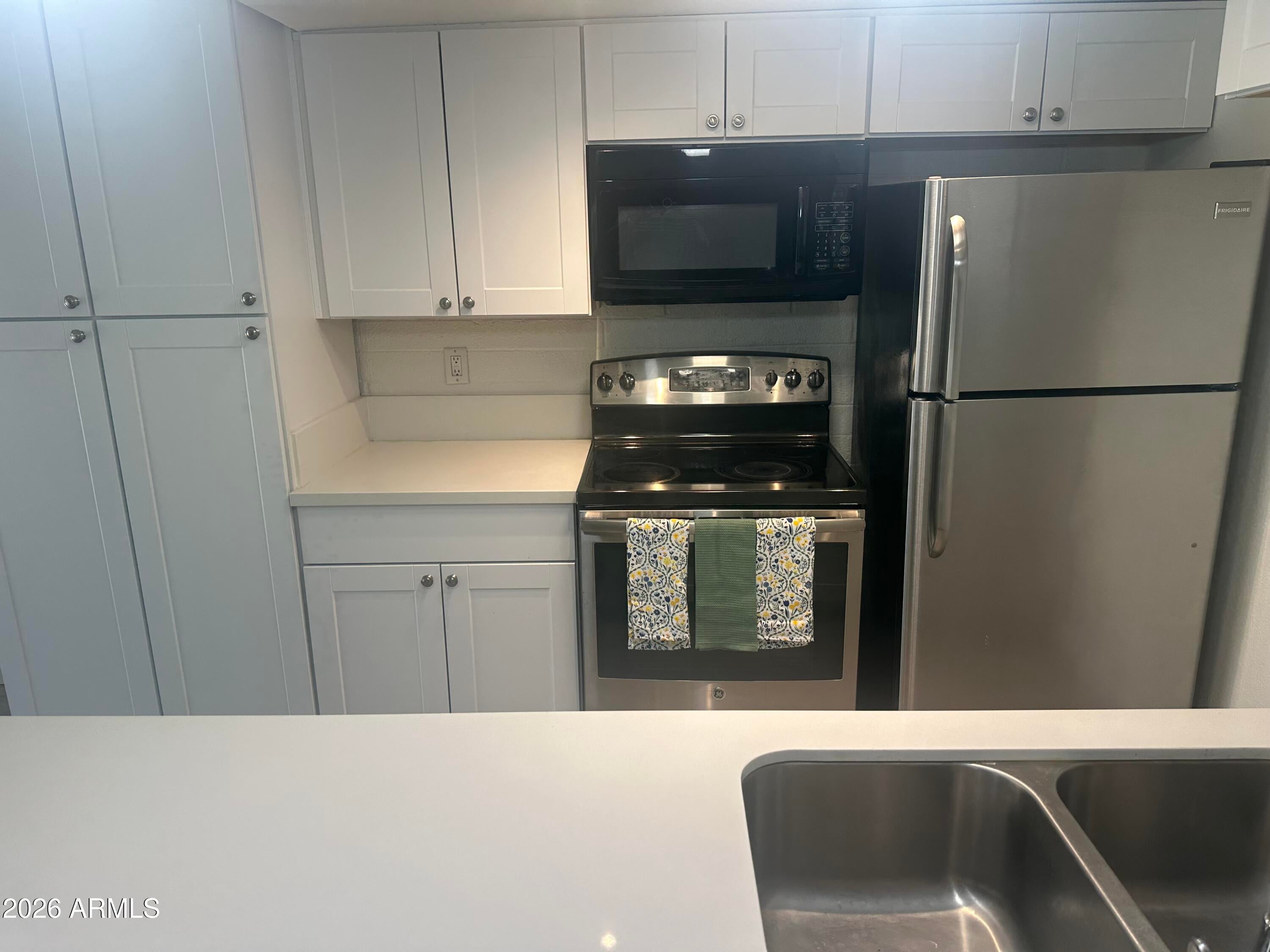 1212 N 84TH Place