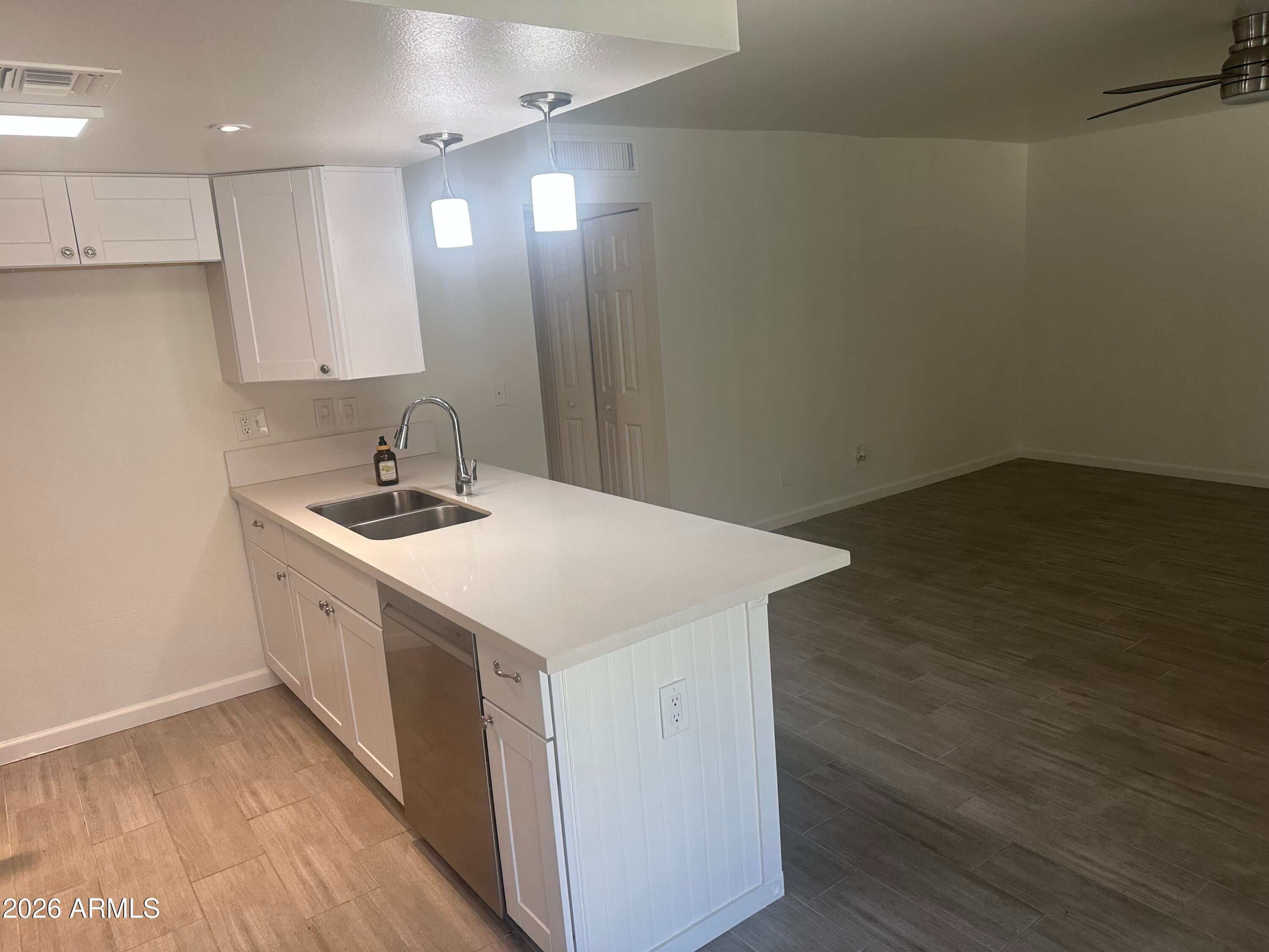 1212 N 84TH Place