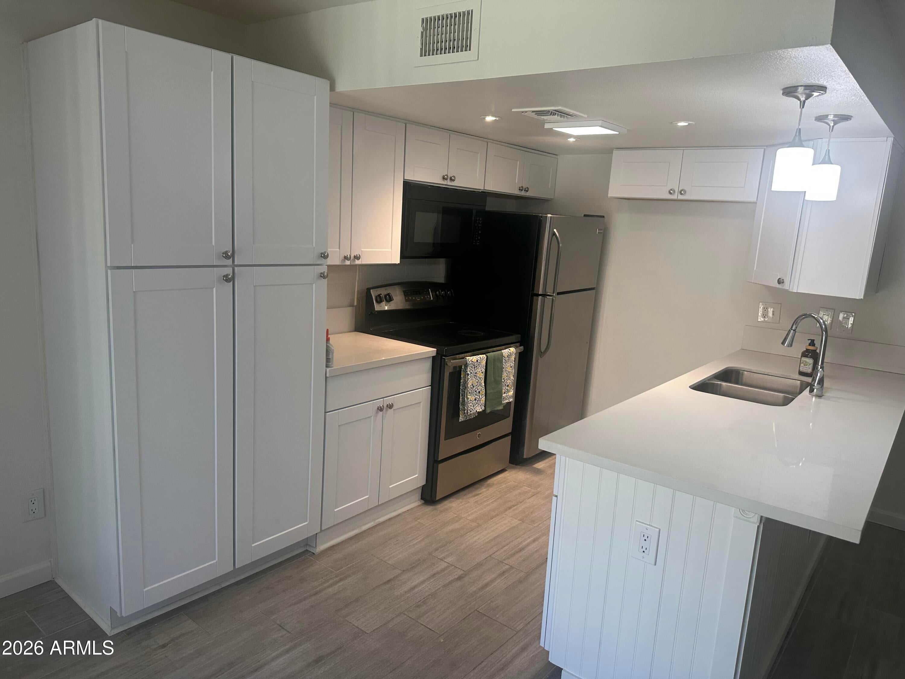 1212 N 84TH Place