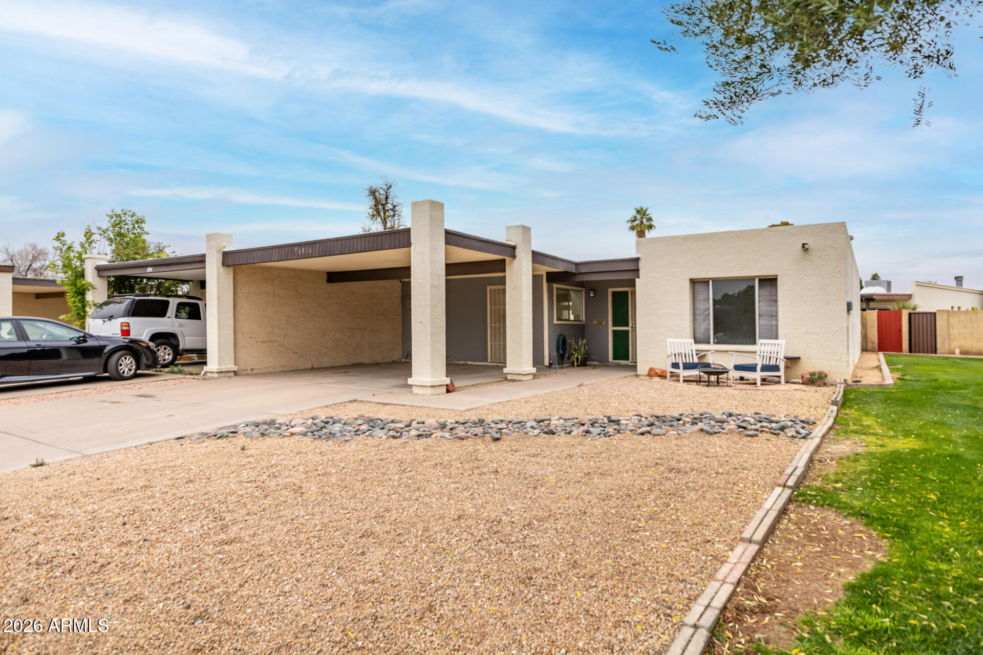 1976 E DEL SUR Drive