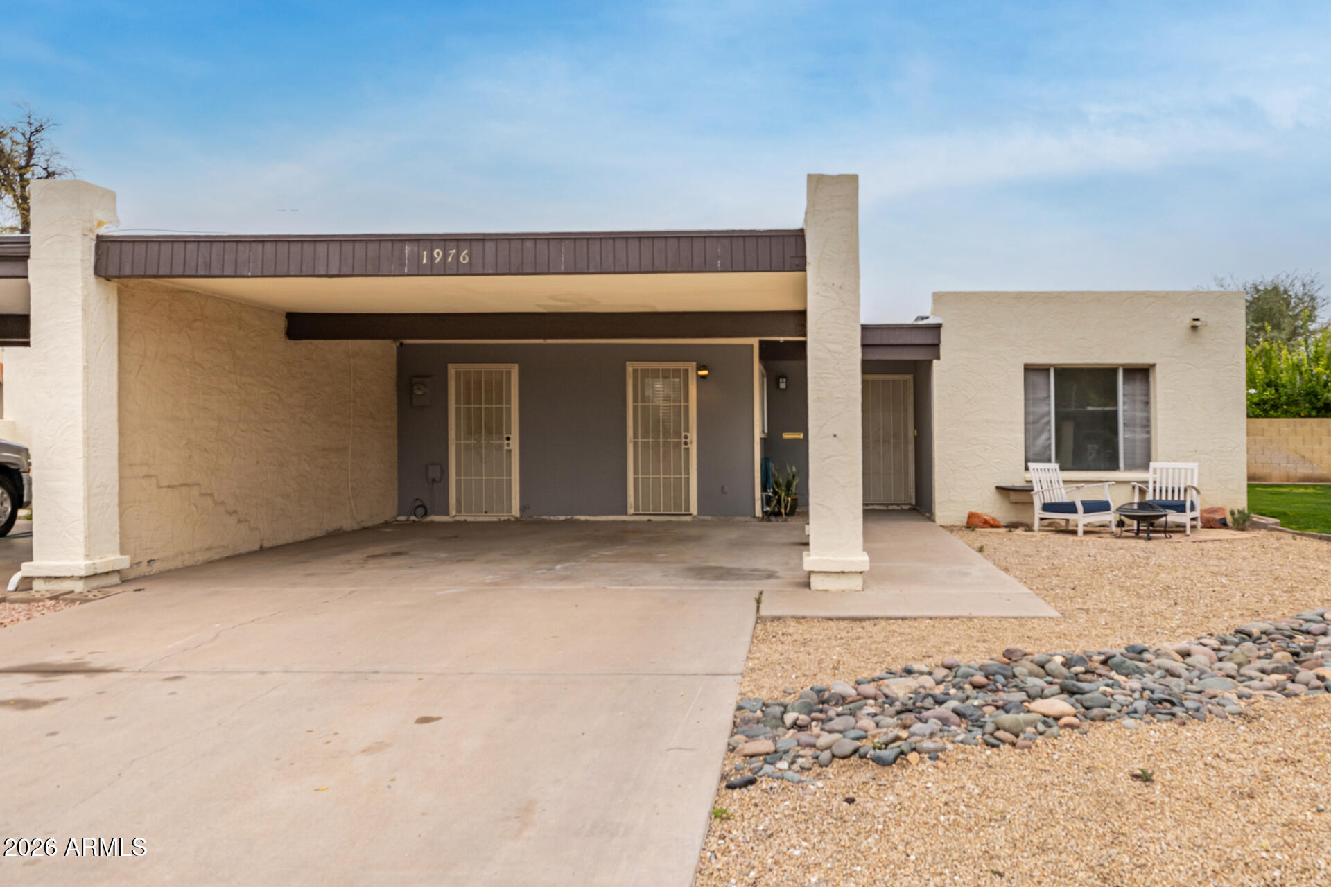 1976 E DEL SUR Drive