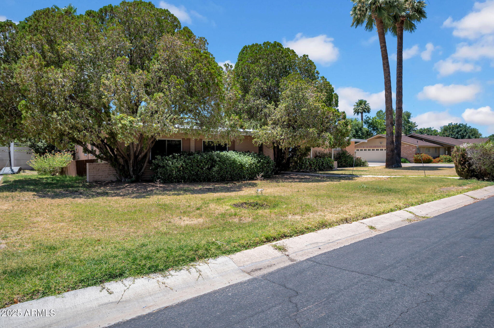 201 W GARDENIA Drive