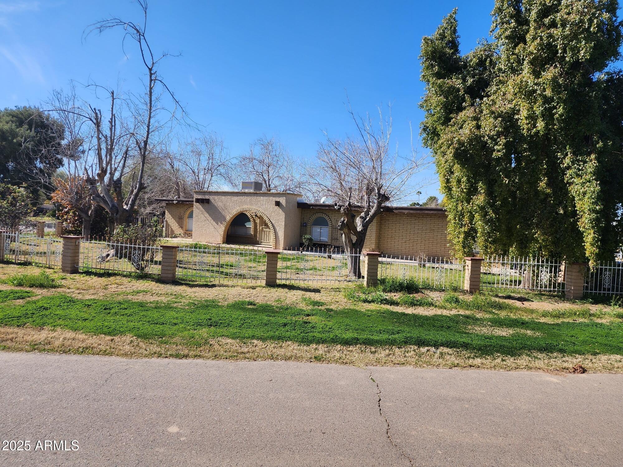802 N ALZORA Way