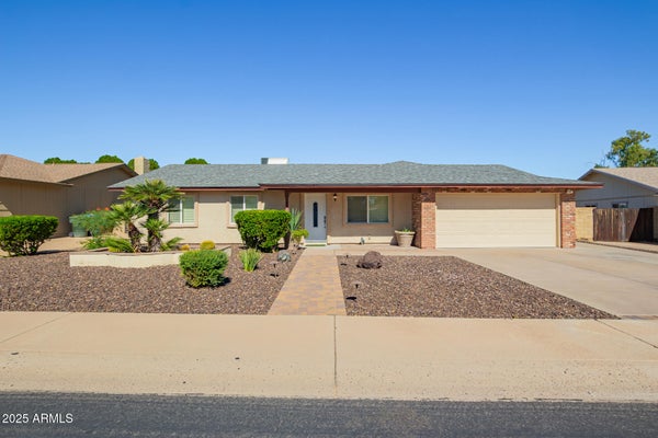 11825 S COCONINO ST, PHOENIX, AZ 85044 - Image 461e8e4b8aec2f2a63cd2f7ba9e3c8ec/3740826924