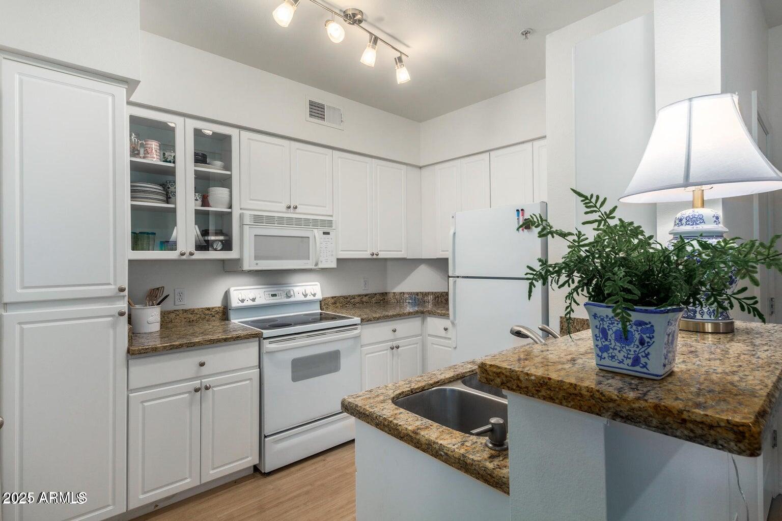 1701 E COLTER Street 458