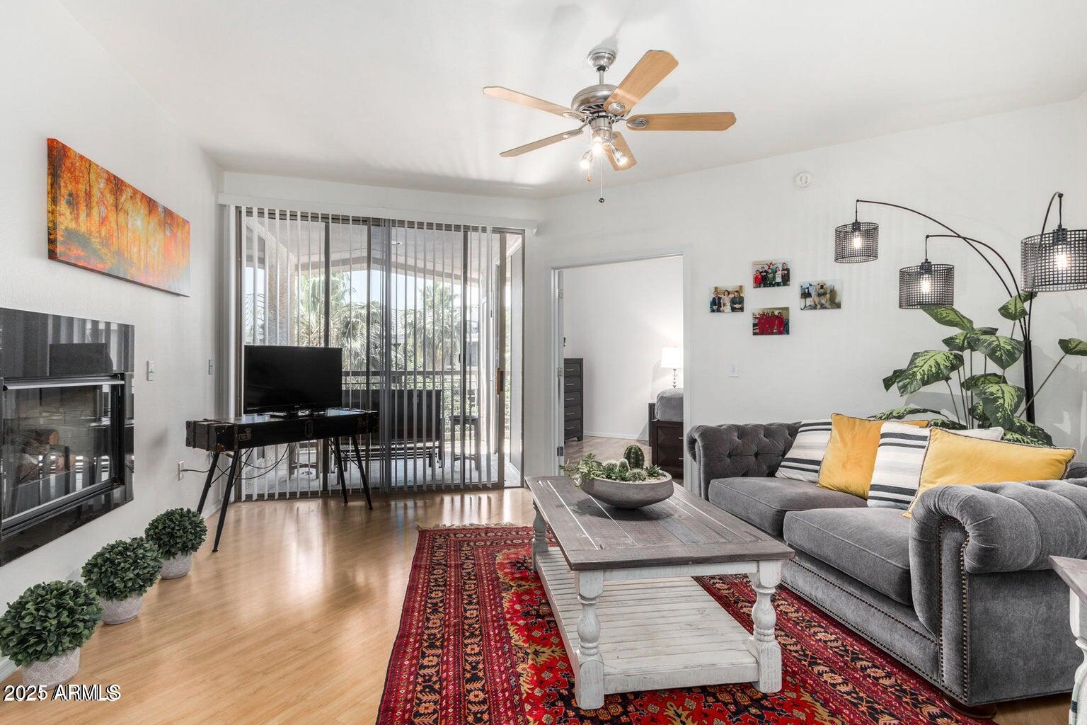 1701 E COLTER Street 458