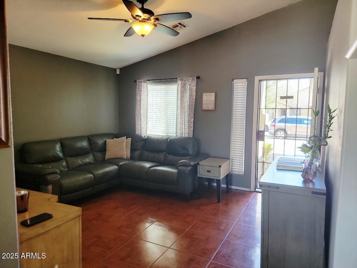 1124 W NANCY Lane