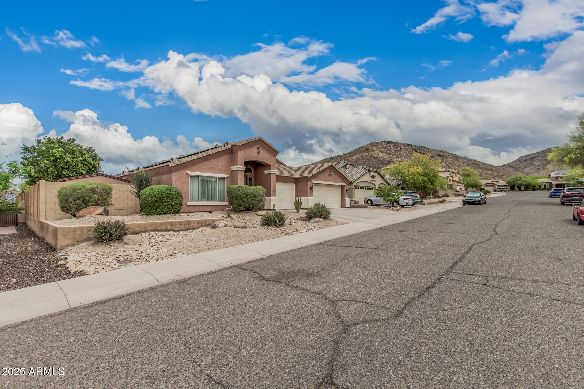 1934 W MORNING VISTA Lane