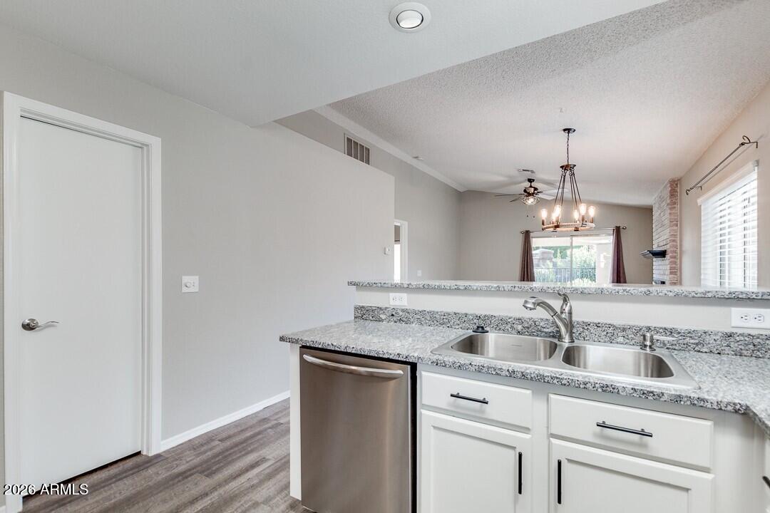 1120 N VAL VISTA Drive 103