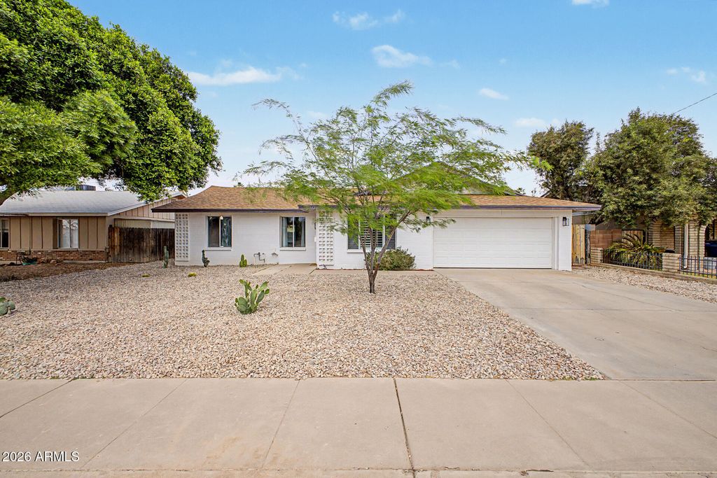 Photo of 1420 E Campus Drive, Tempe, AZ 85282 (MLS # 7014329)
