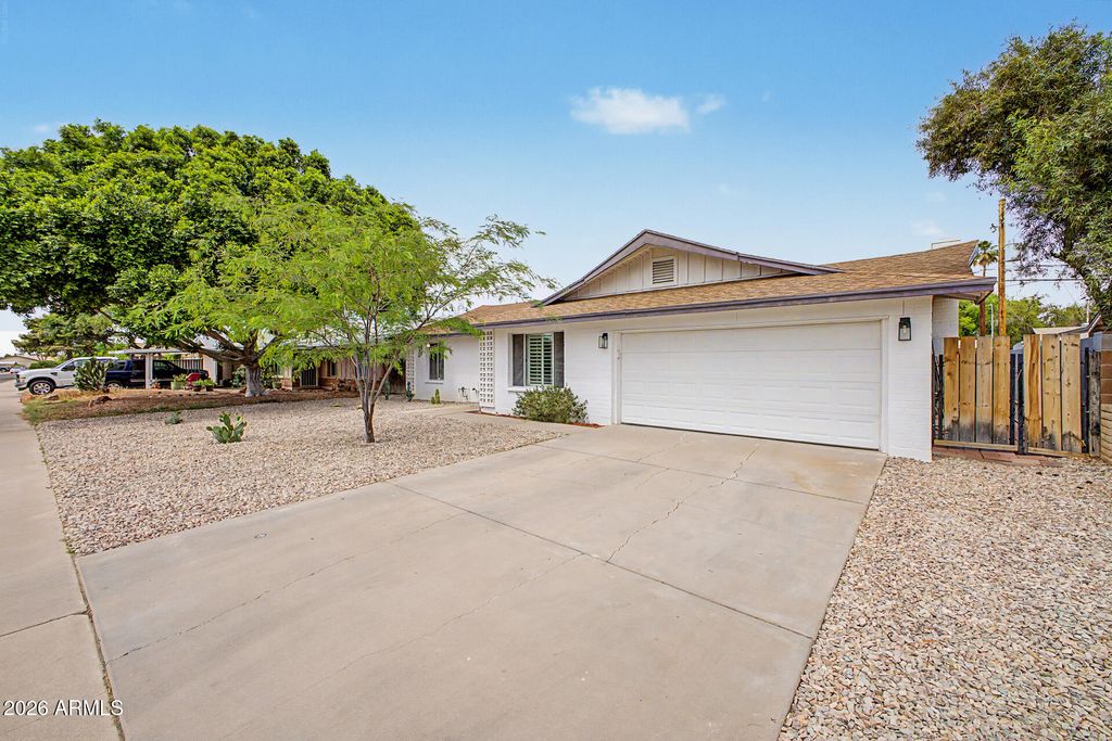 Photo of 1420 E Campus Drive, Tempe, AZ 85282 (MLS # 7014329)