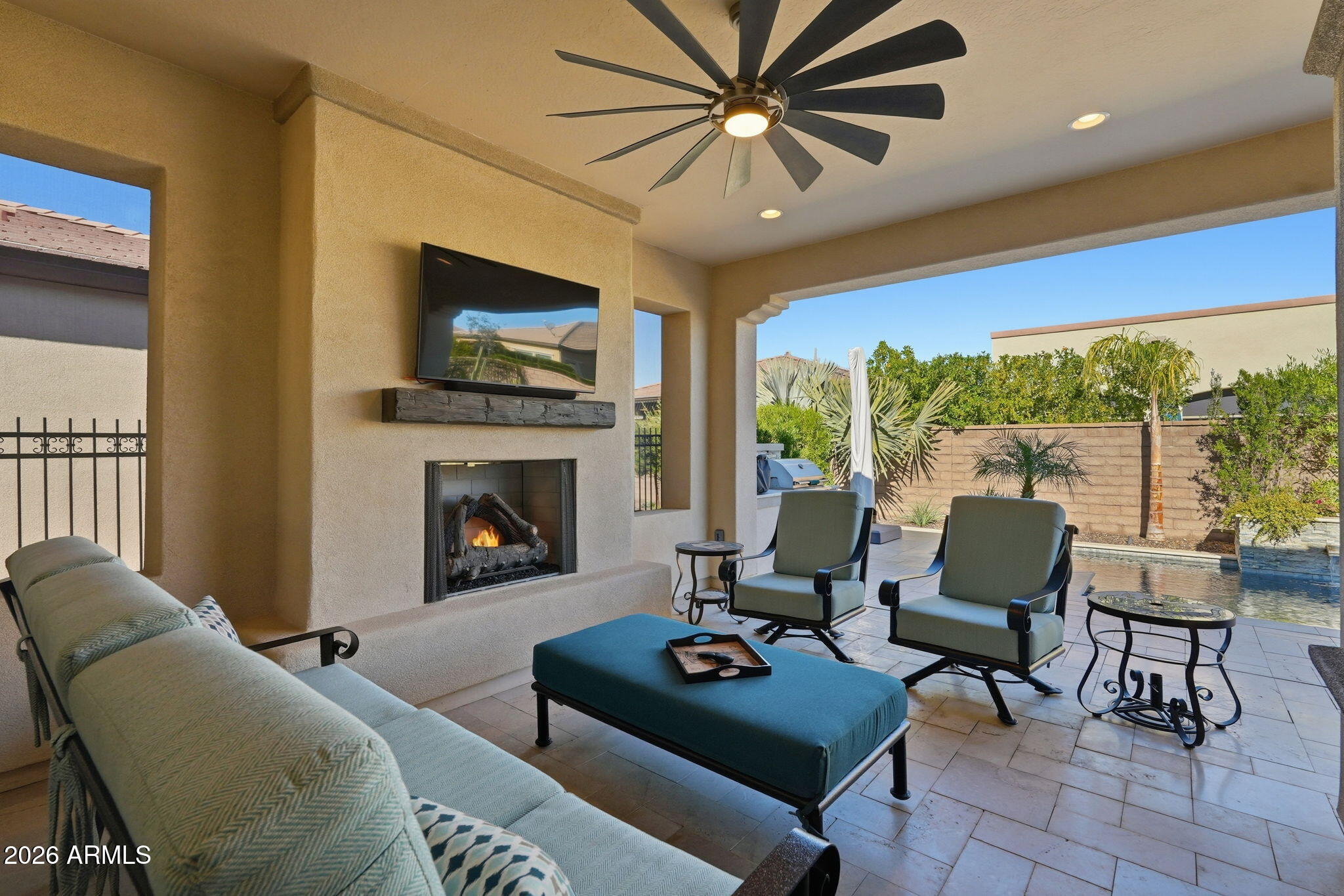 174 E LEVERENZ Avenue