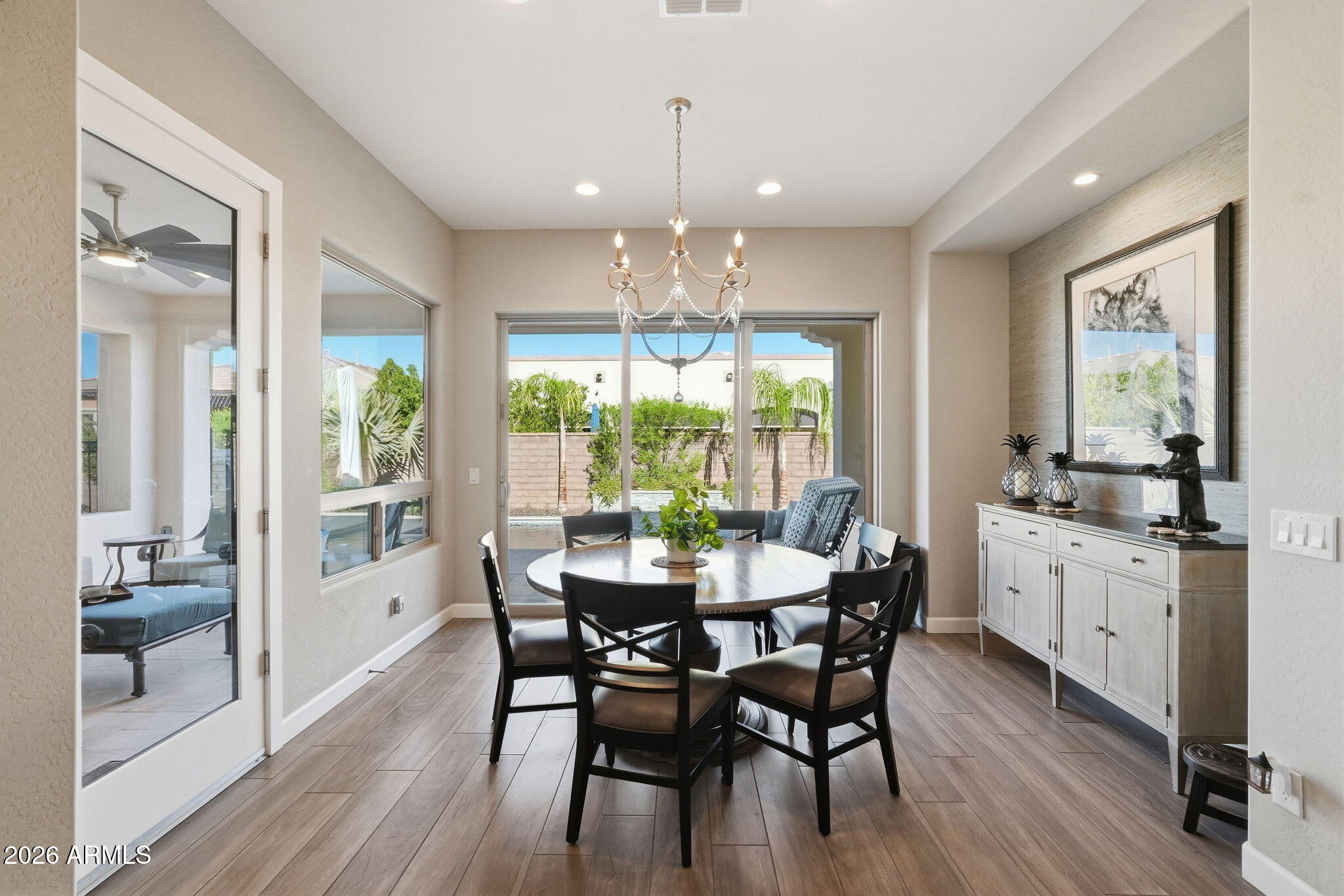 174 E LEVERENZ Avenue