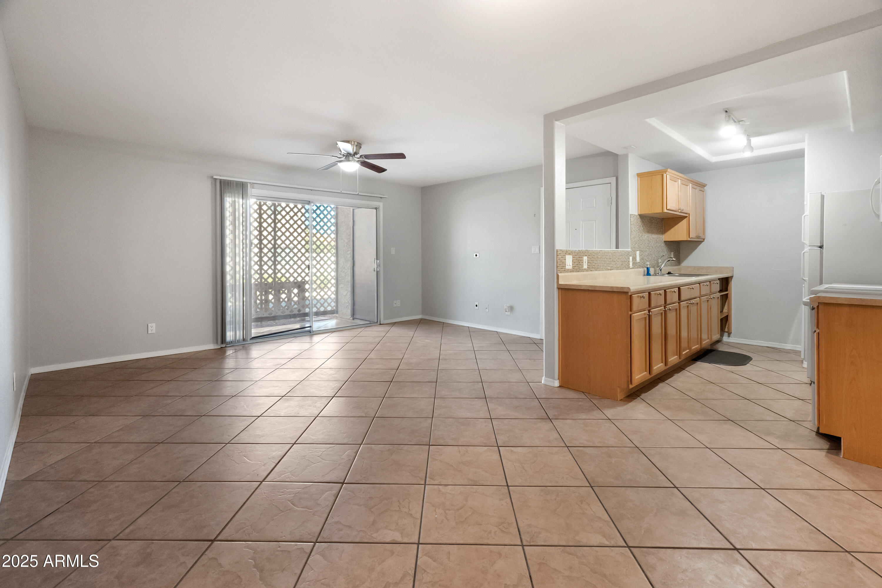 2121 W ROYAL PALM Road 1013