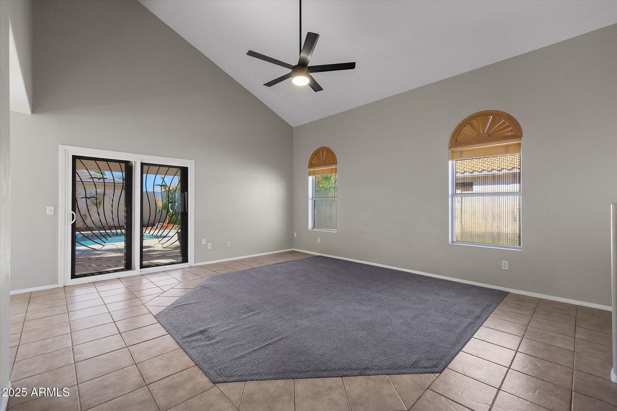 1683 W MAPLEWOOD Street