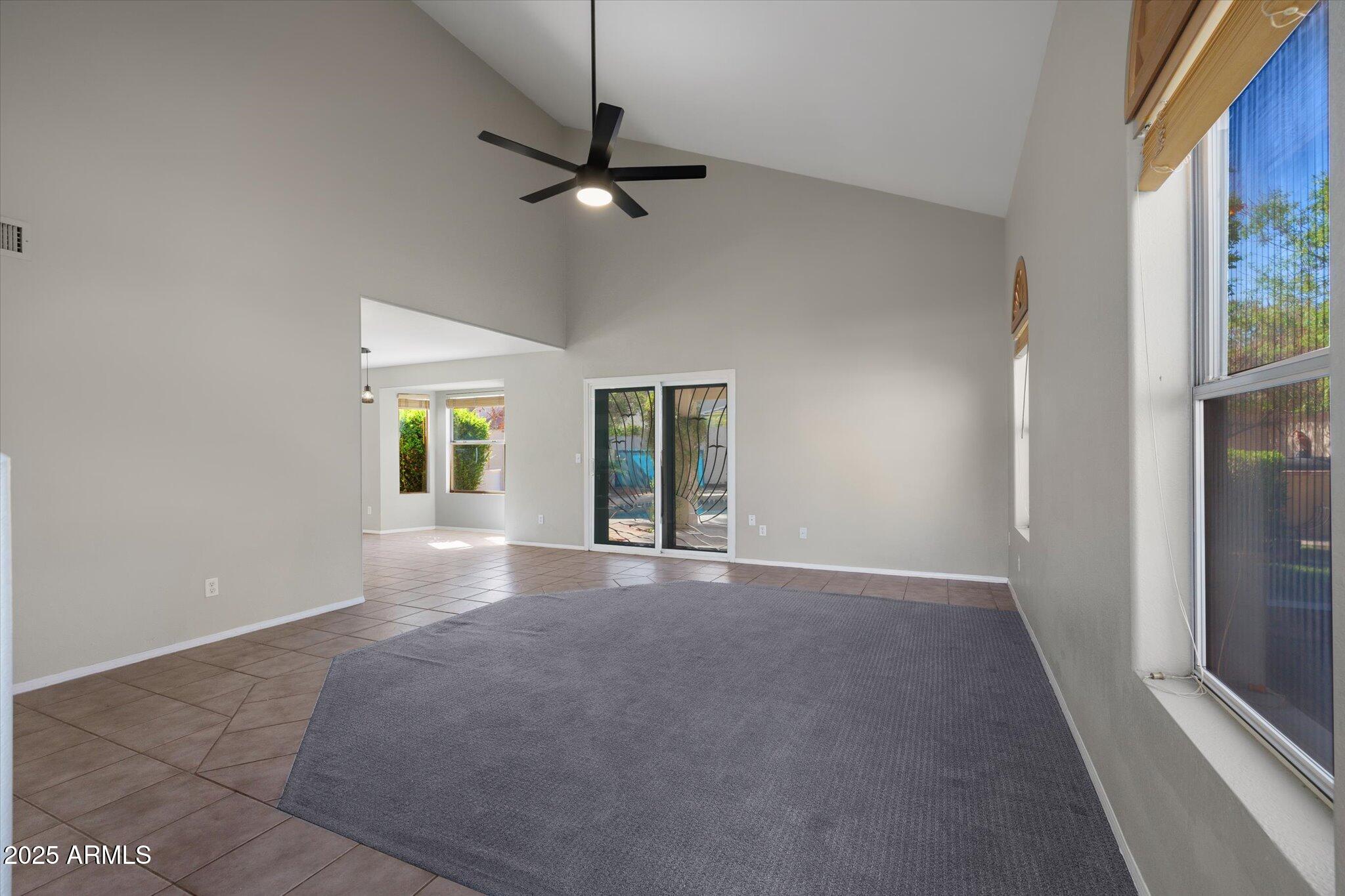 1683 W MAPLEWOOD Street