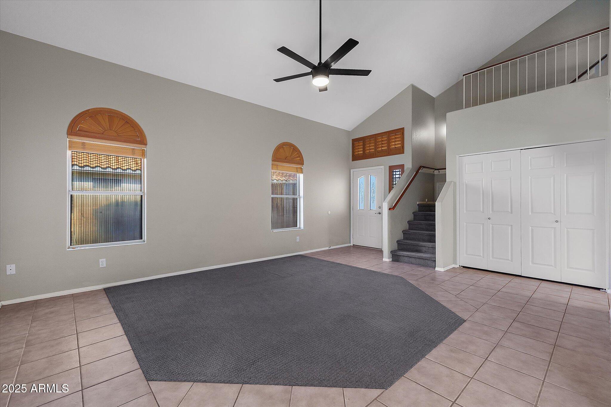 1683 W MAPLEWOOD Street