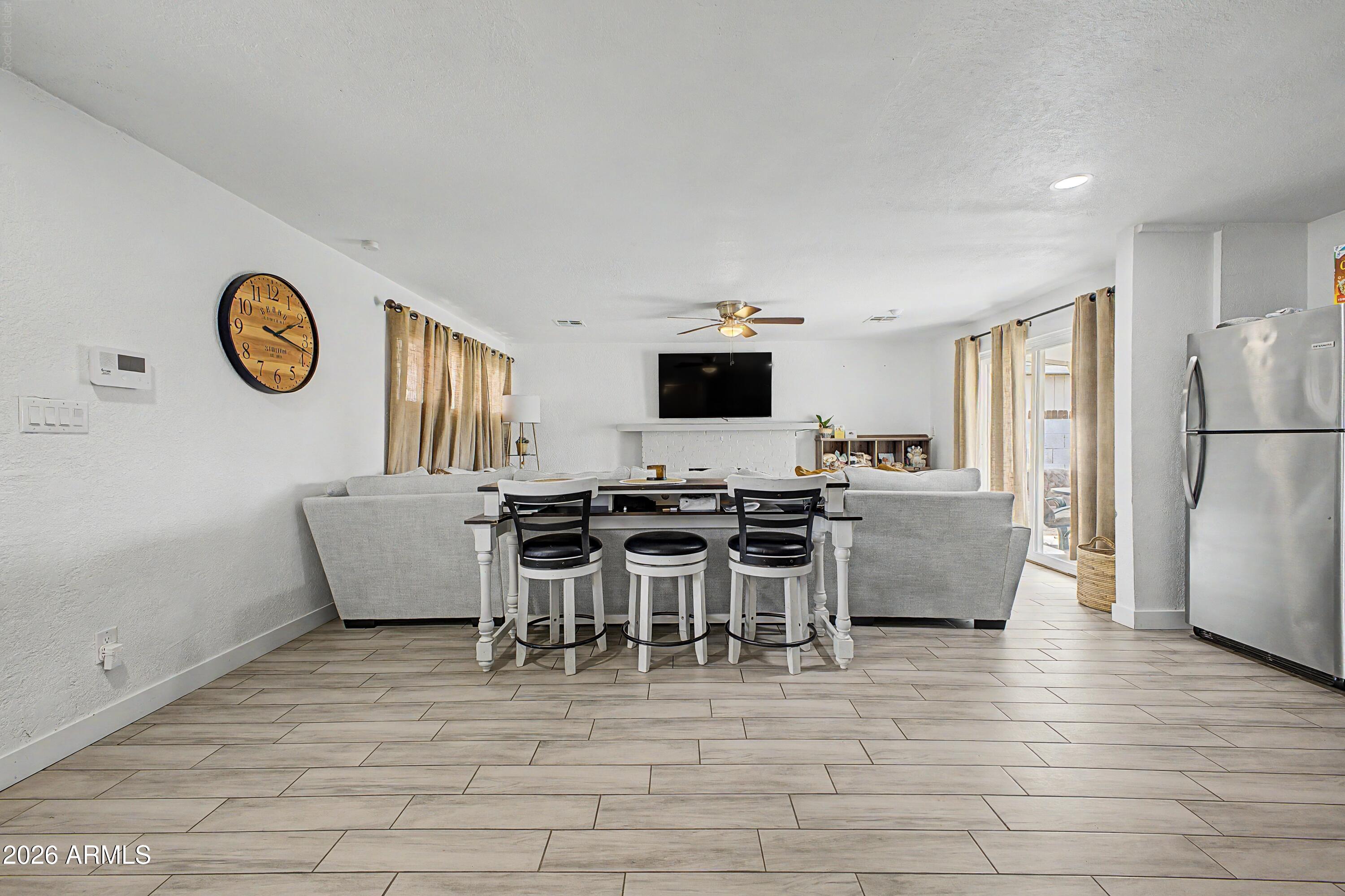 5201 W WILSHIRE Drive