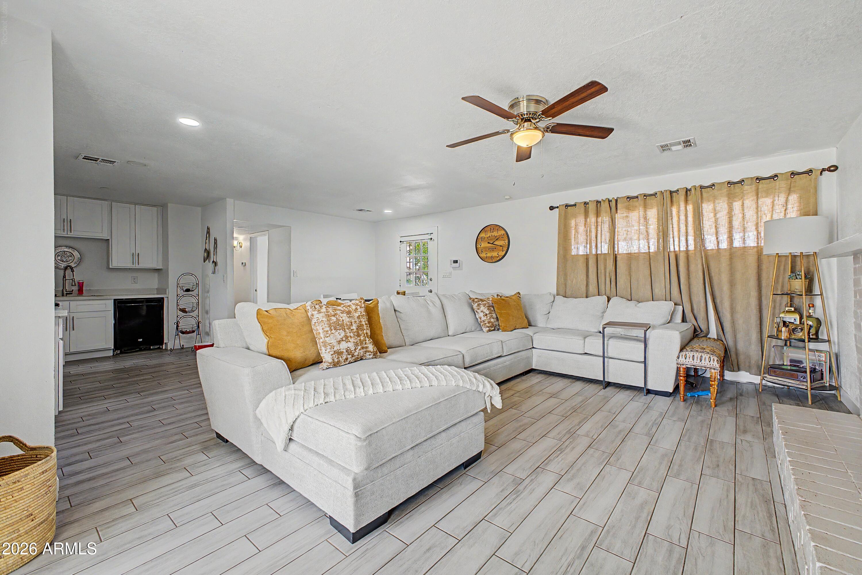 5201 W WILSHIRE Drive