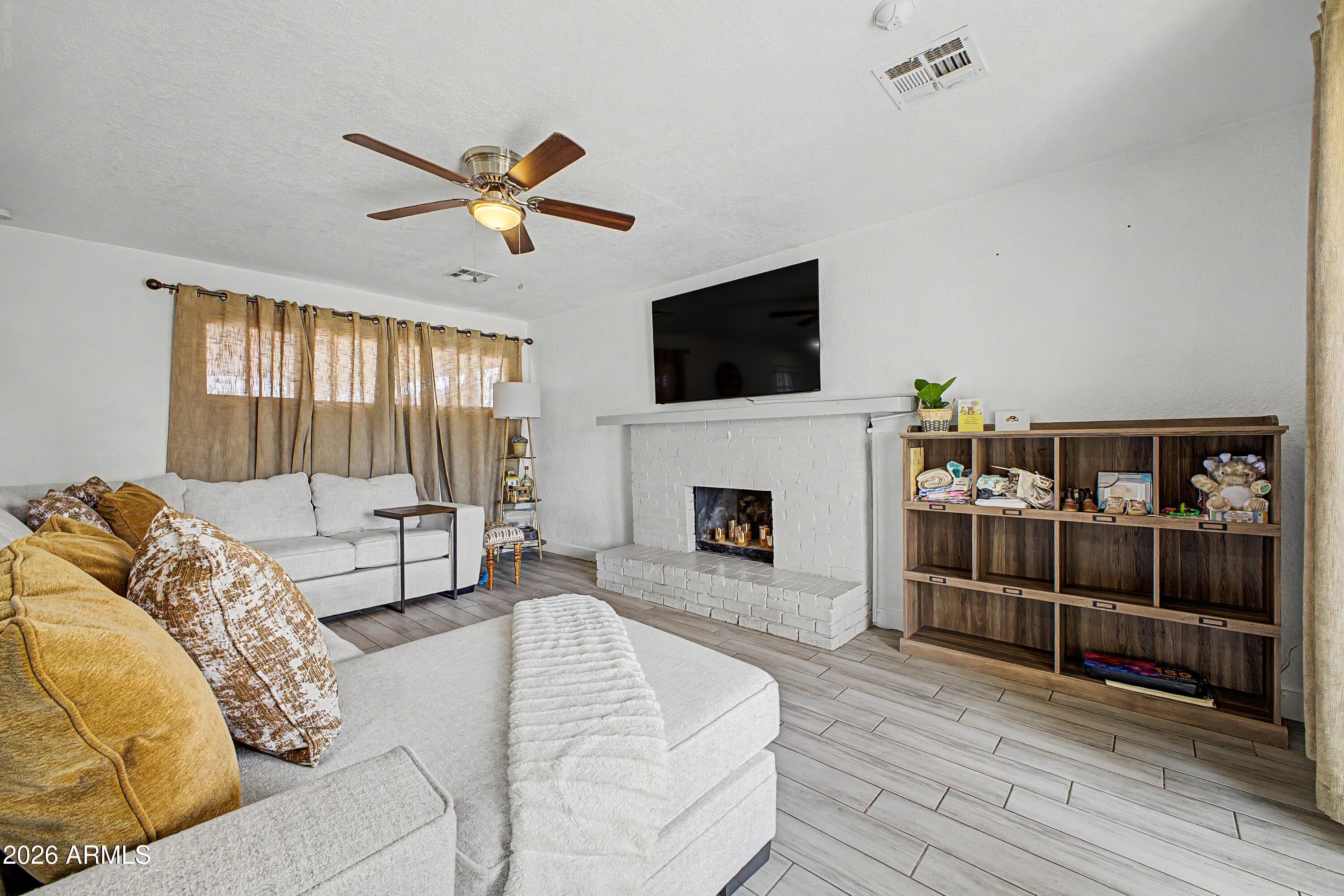 5201 W WILSHIRE Drive