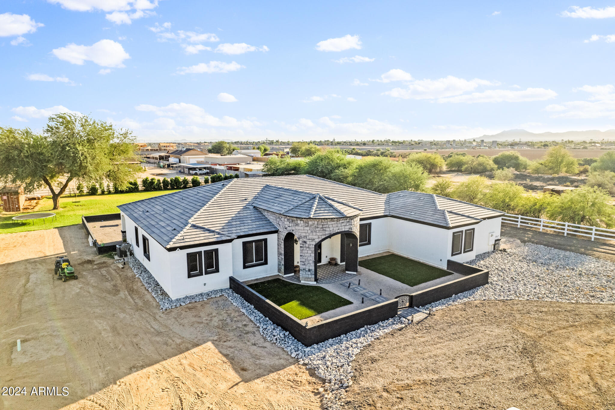 17617 W ROSE Lane
