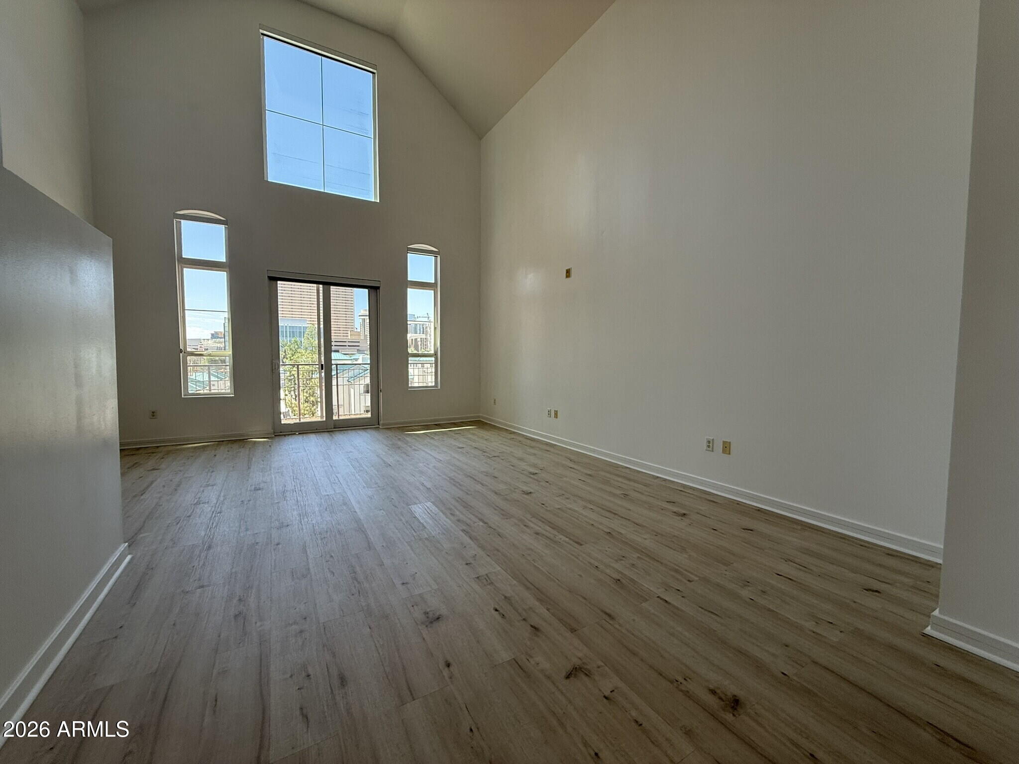 215 E Mckinley Street 407