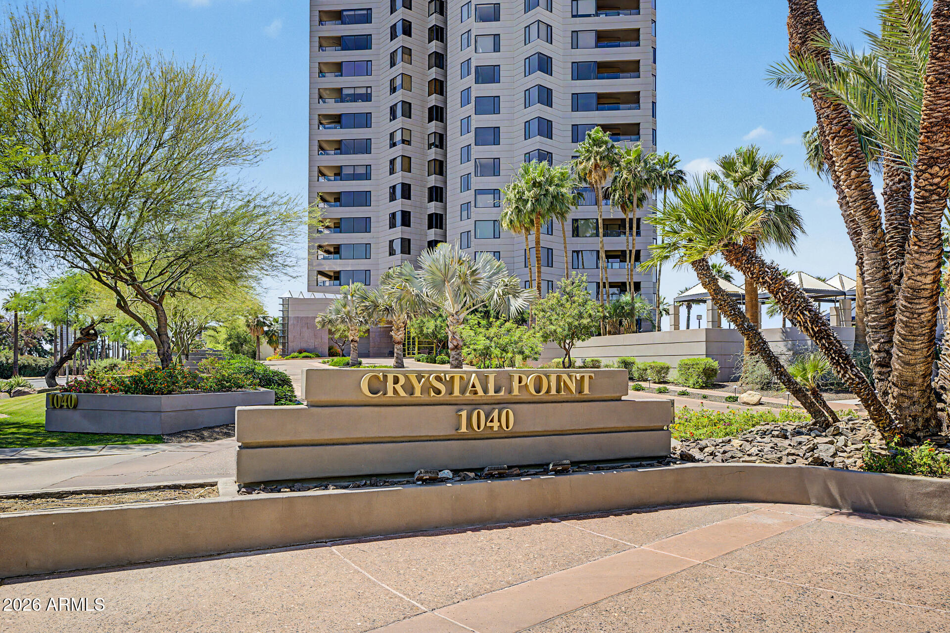 1040 E OSBORN Road 402