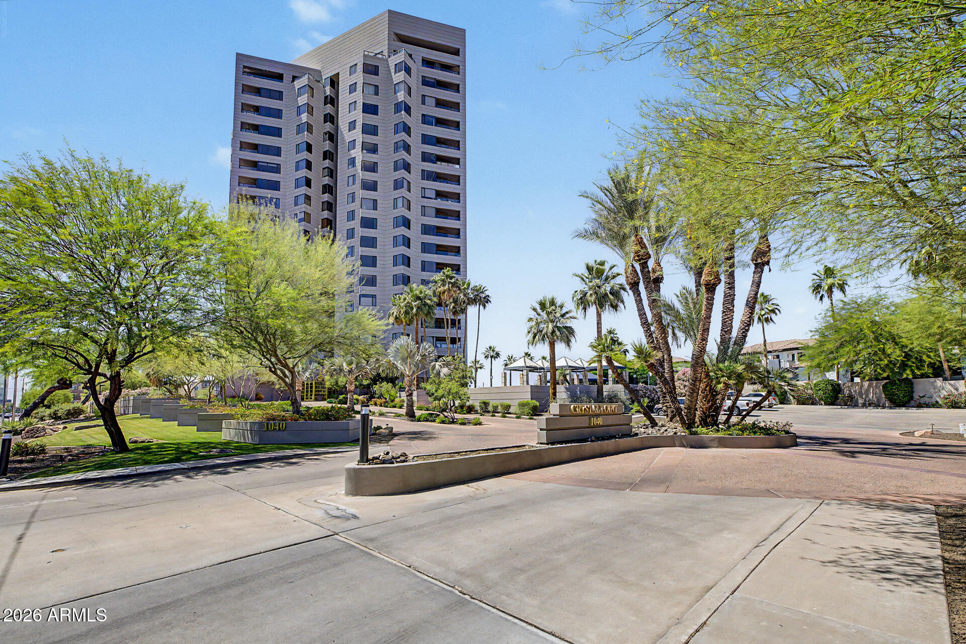 1040 E OSBORN Road 402