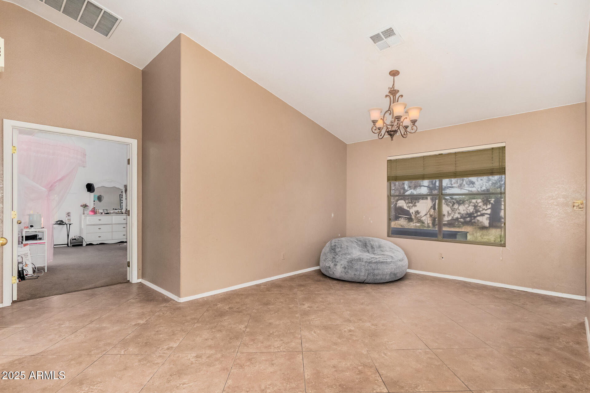 7146 W VOLTAIRE Avenue