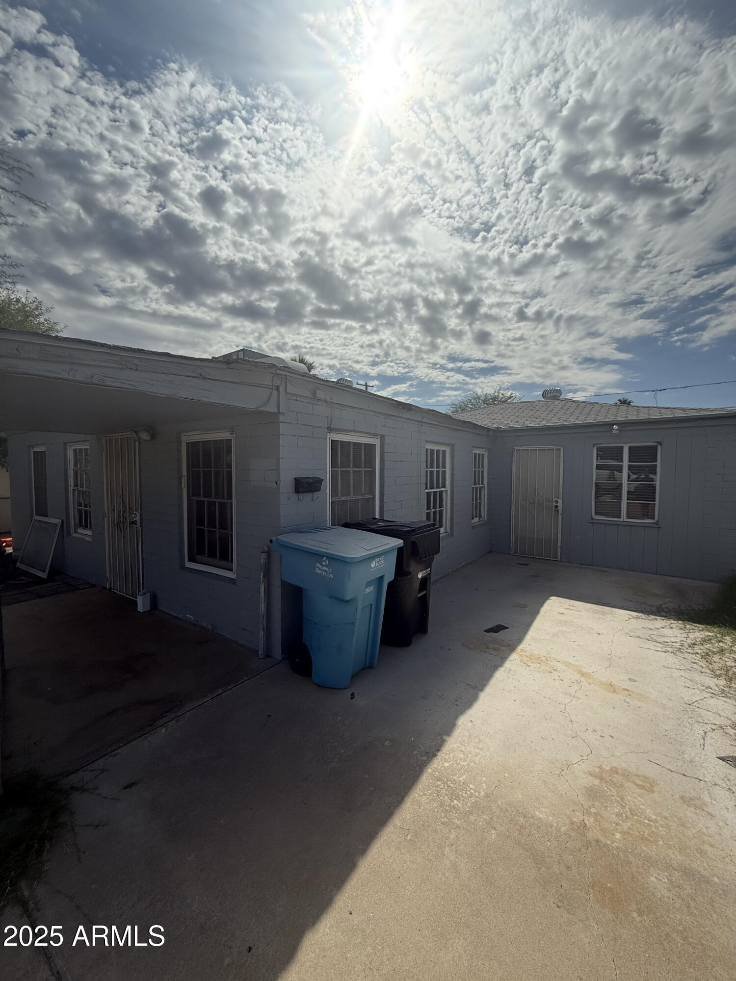 2041 E HARVARD Street