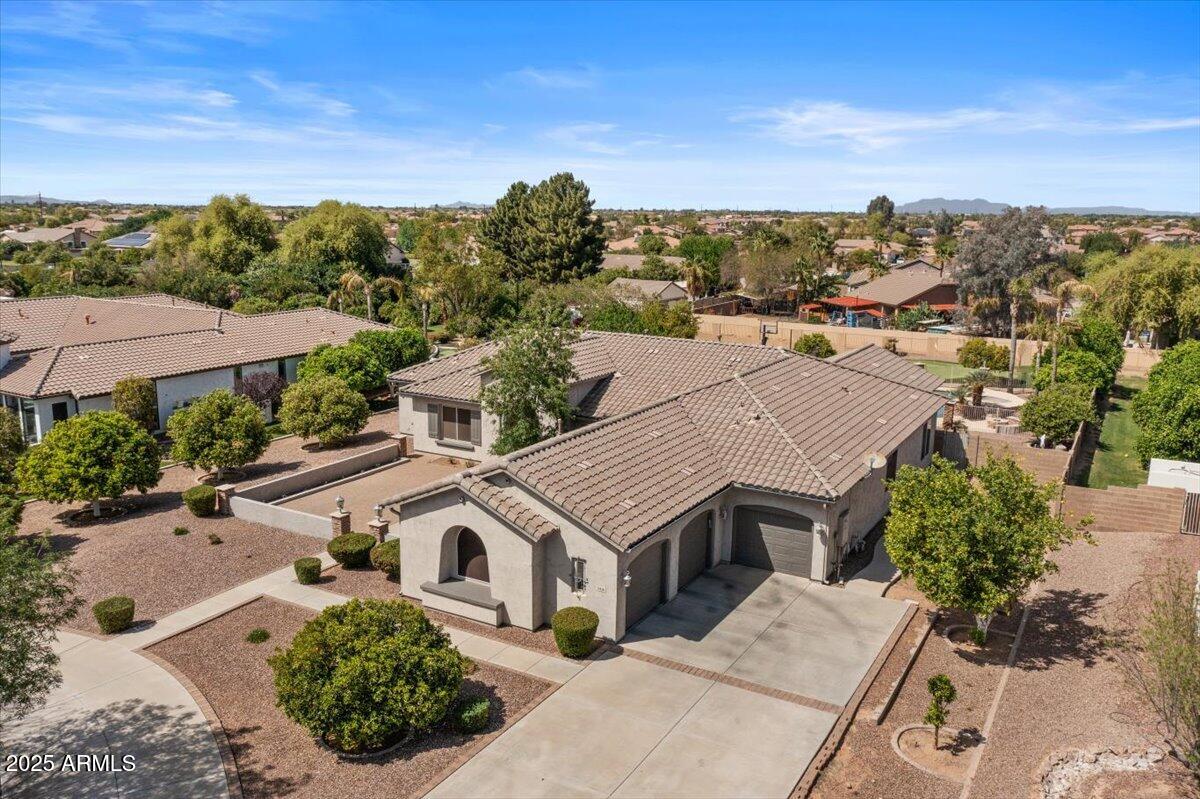 3410 E VALLEJO Court
