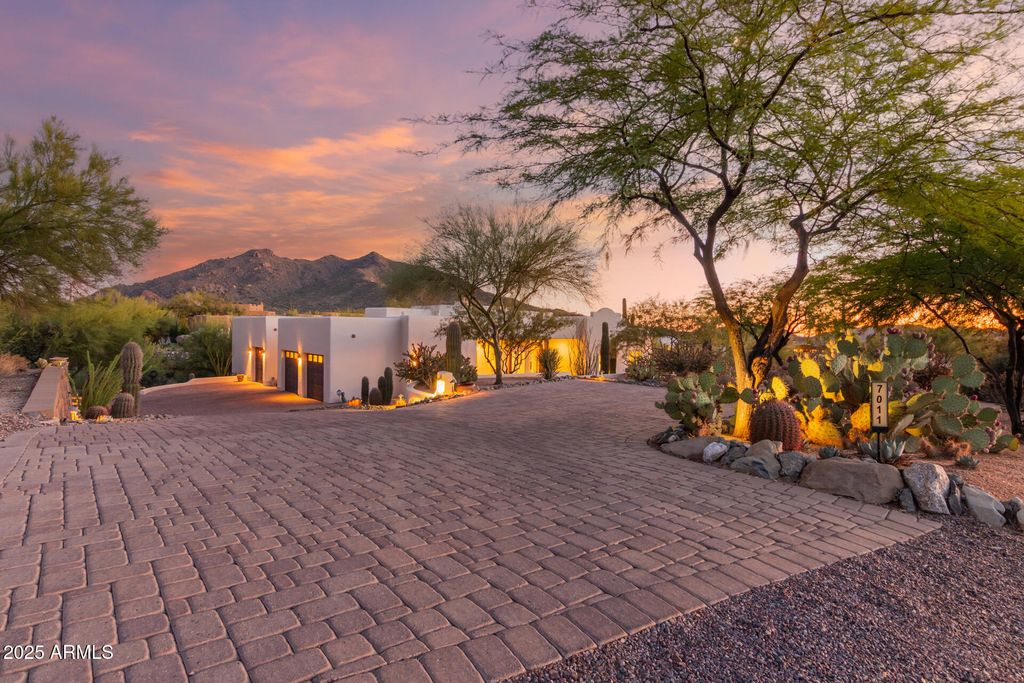 Photo of 7011 E La Salle Road, Cave Creek, AZ 85331 (MLS # 6897853)