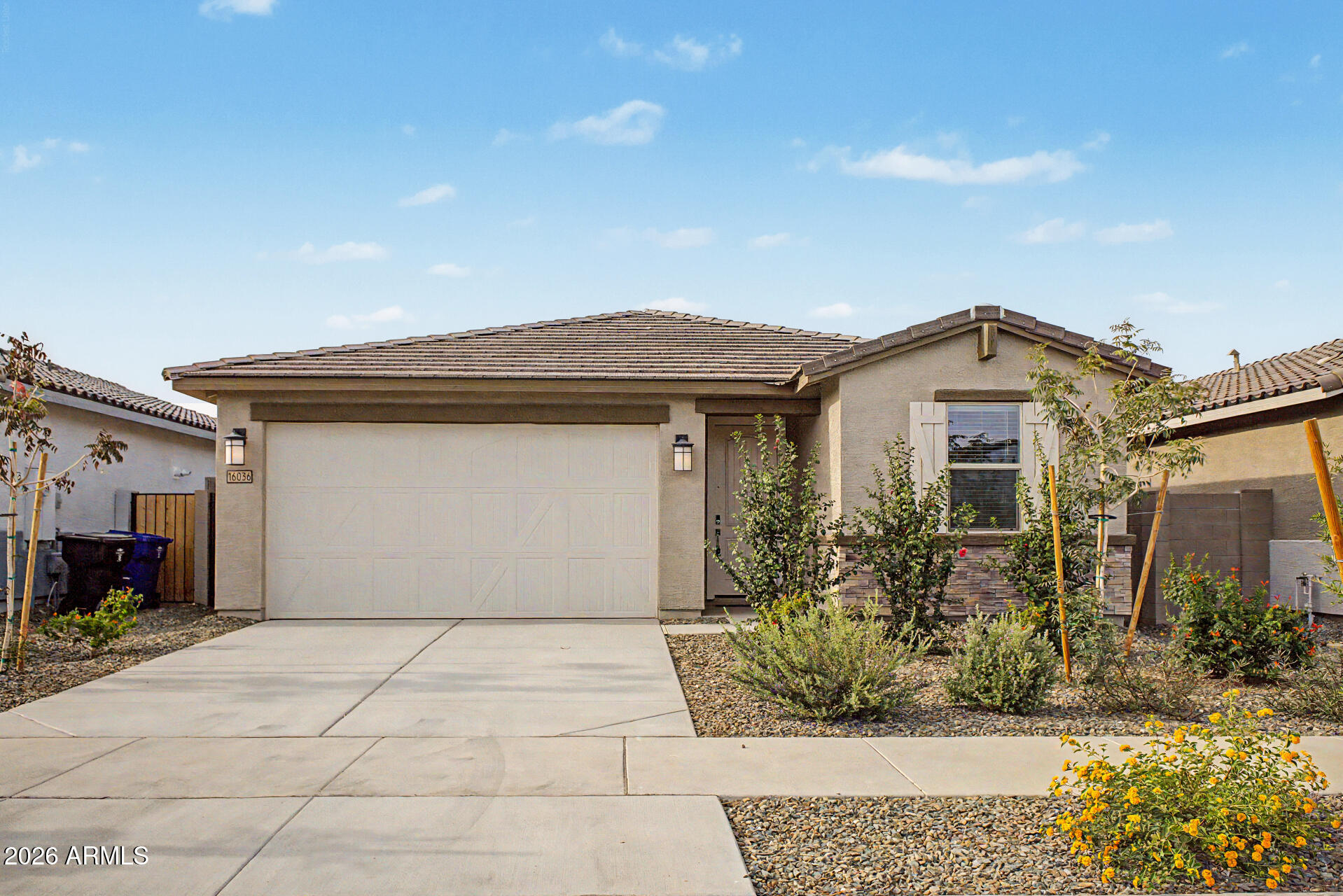 16036 W DESERT HOLLOW Drive