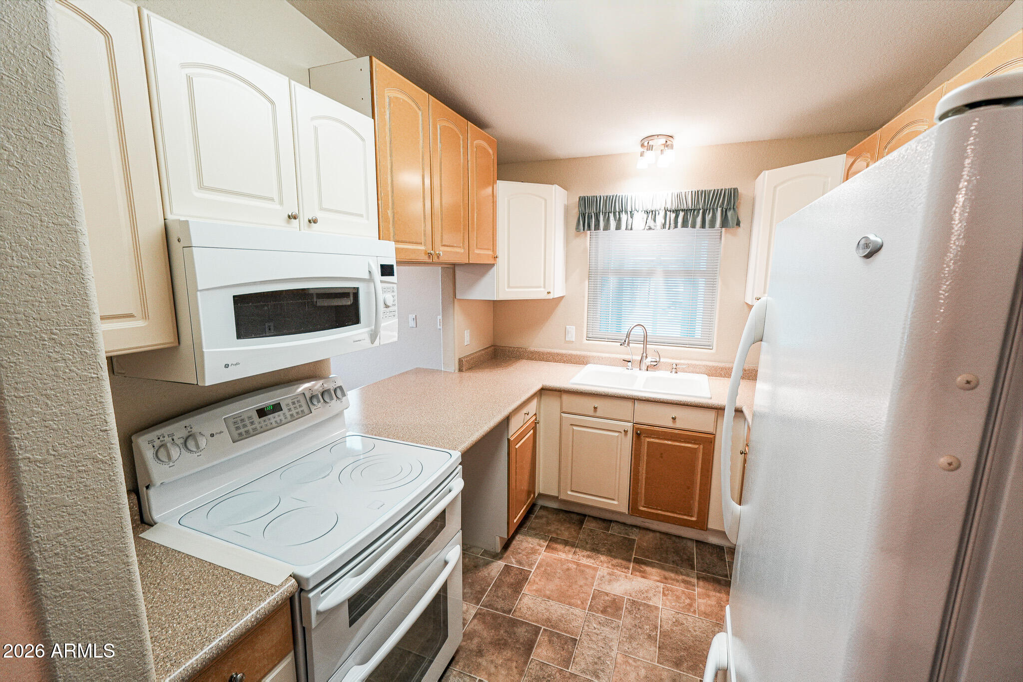 17200 W BELL Road 758