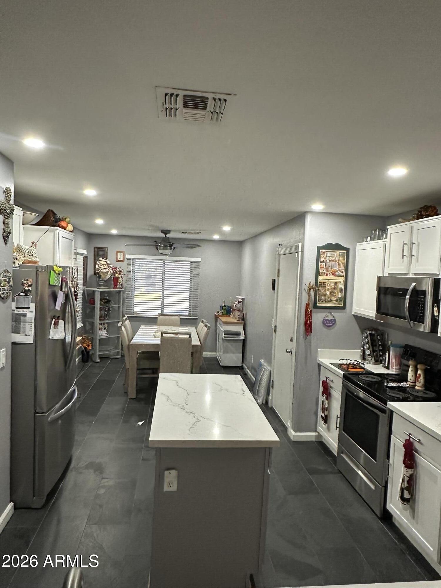 1249 W ROOSEVELT Avenue