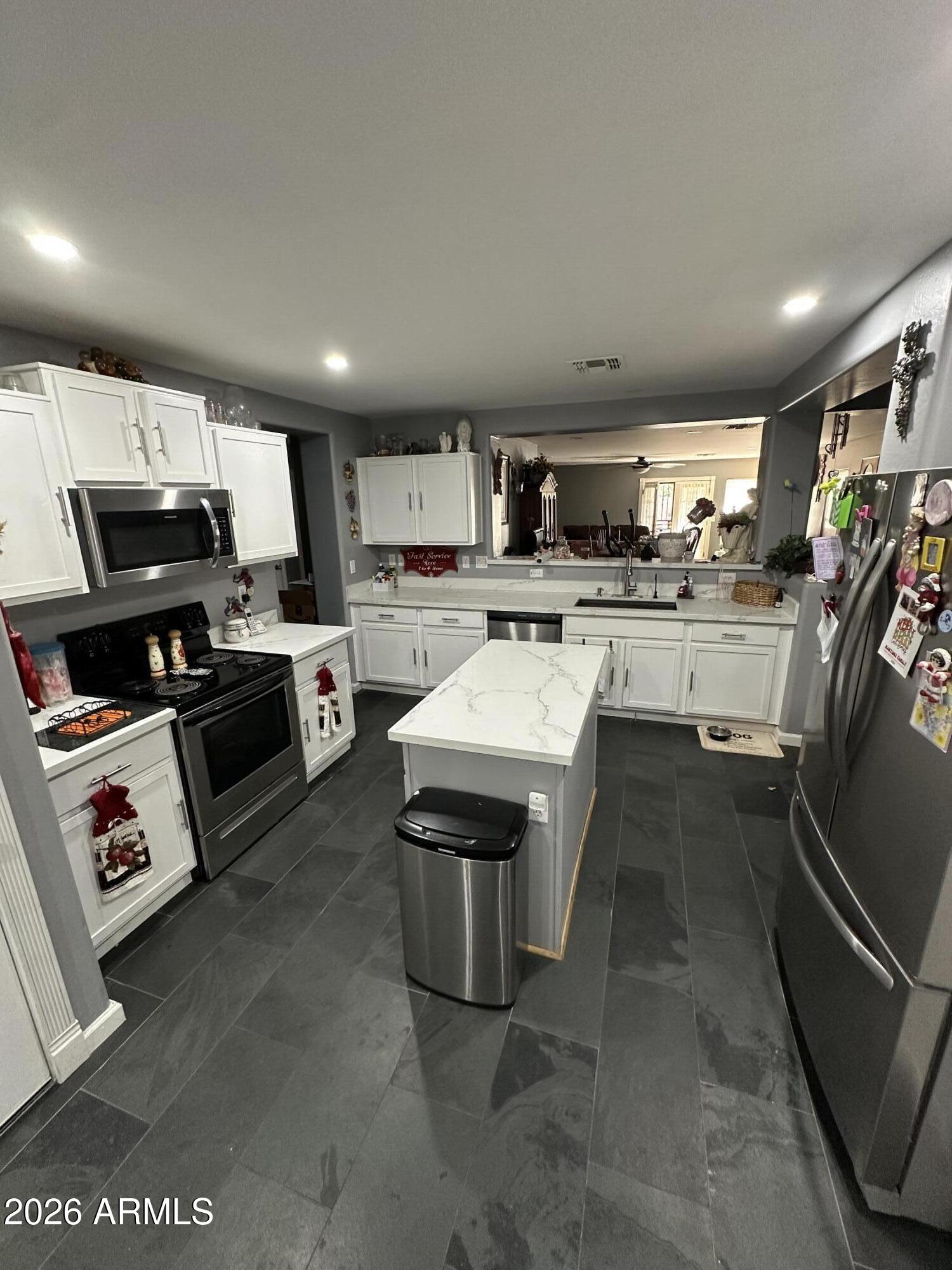 1249 W ROOSEVELT Avenue