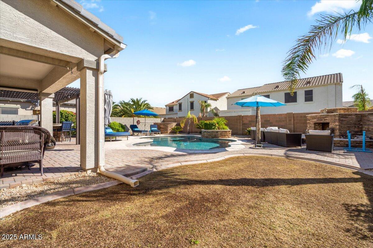 4223 E DEL RIO Drive