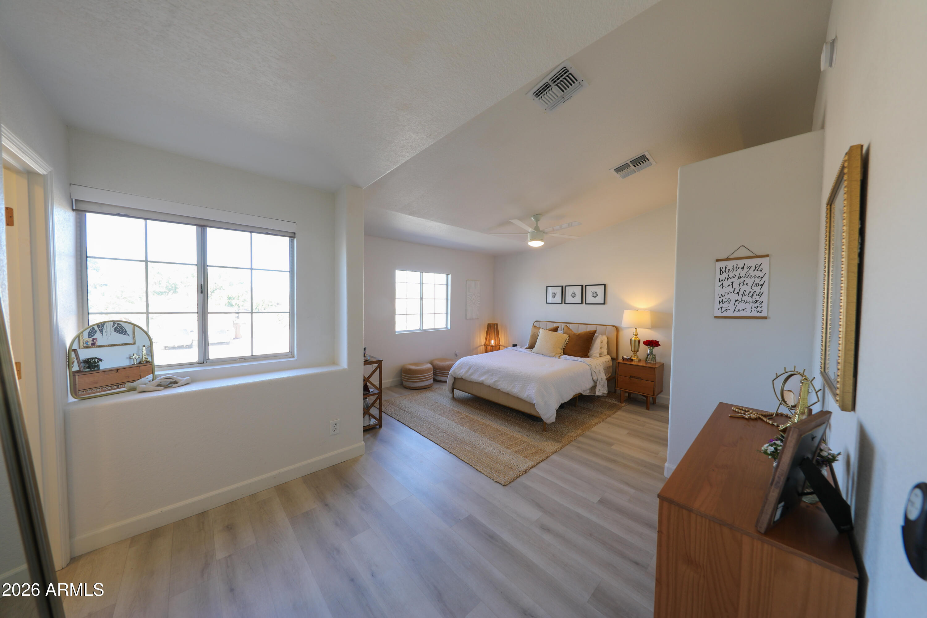 4003 W ROSE GARDEN Lane