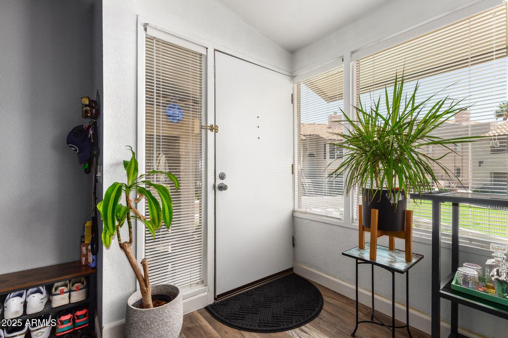 Photo of 1820 E Morten Avenue #214, Phoenix, AZ 85020 (MLS # 6975005)