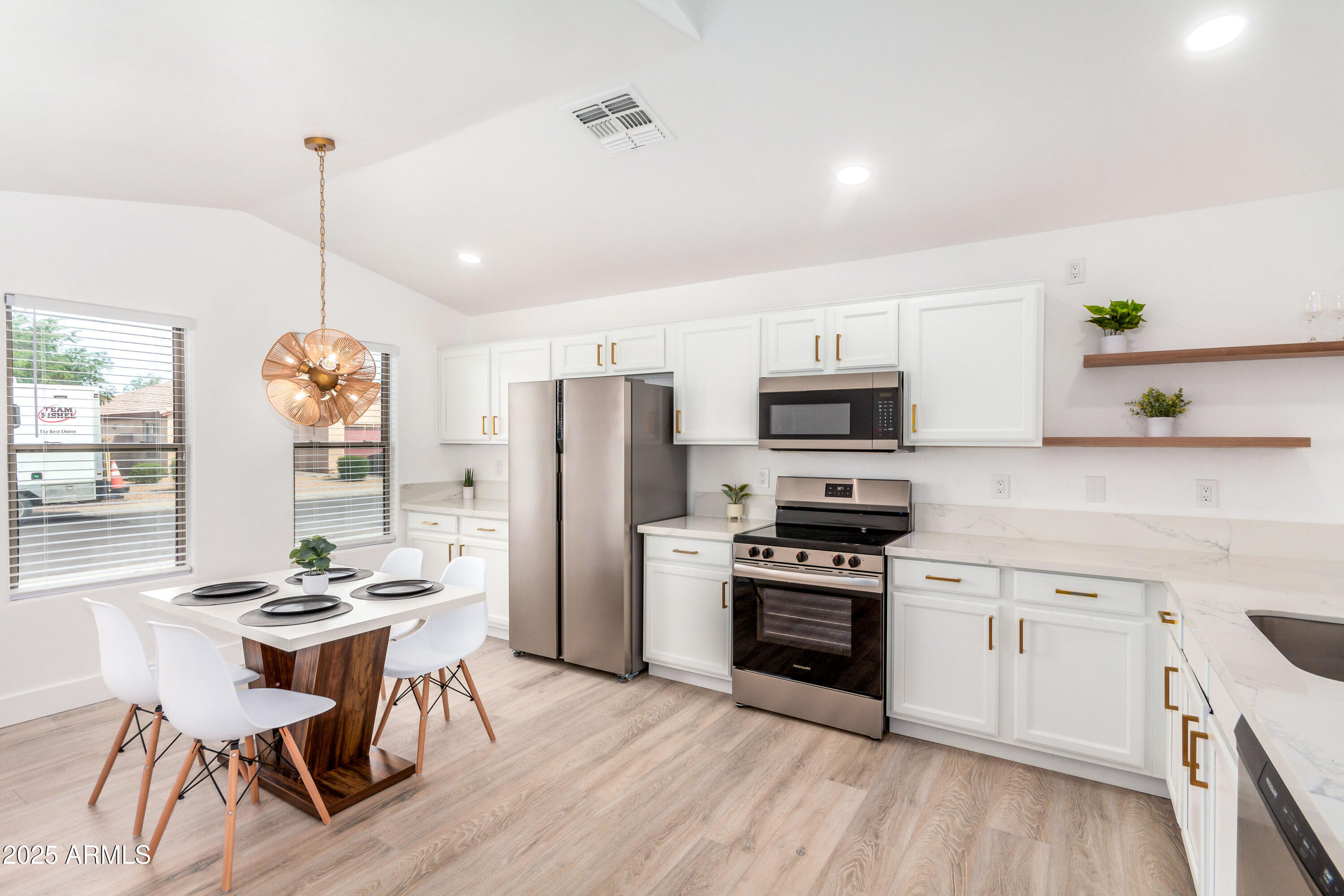 Homes 2 2030 S 86TH Drive