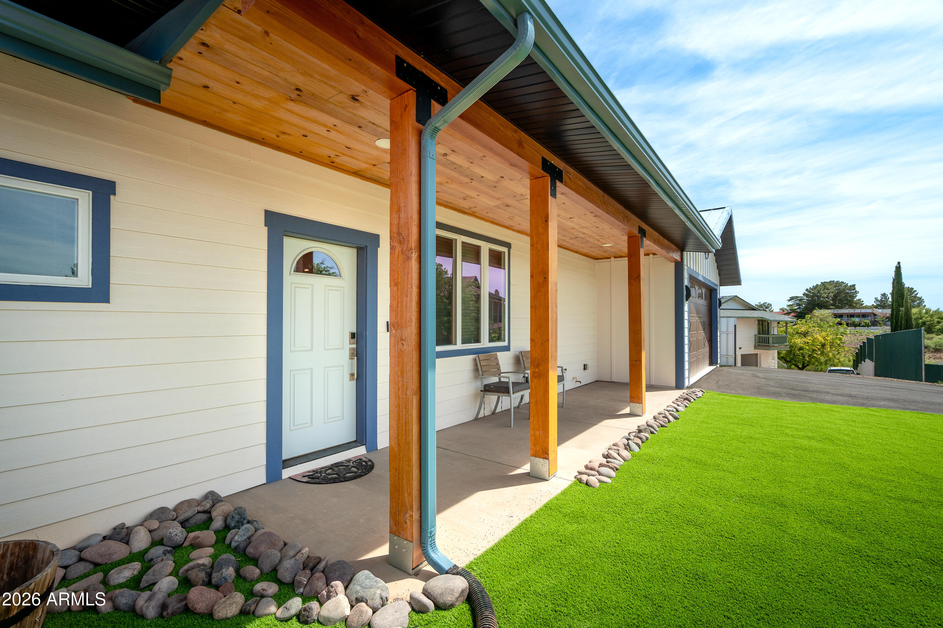 1506 E SUNSET Circle