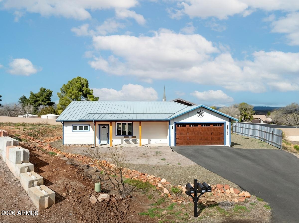 1506 E SUNSET Circle